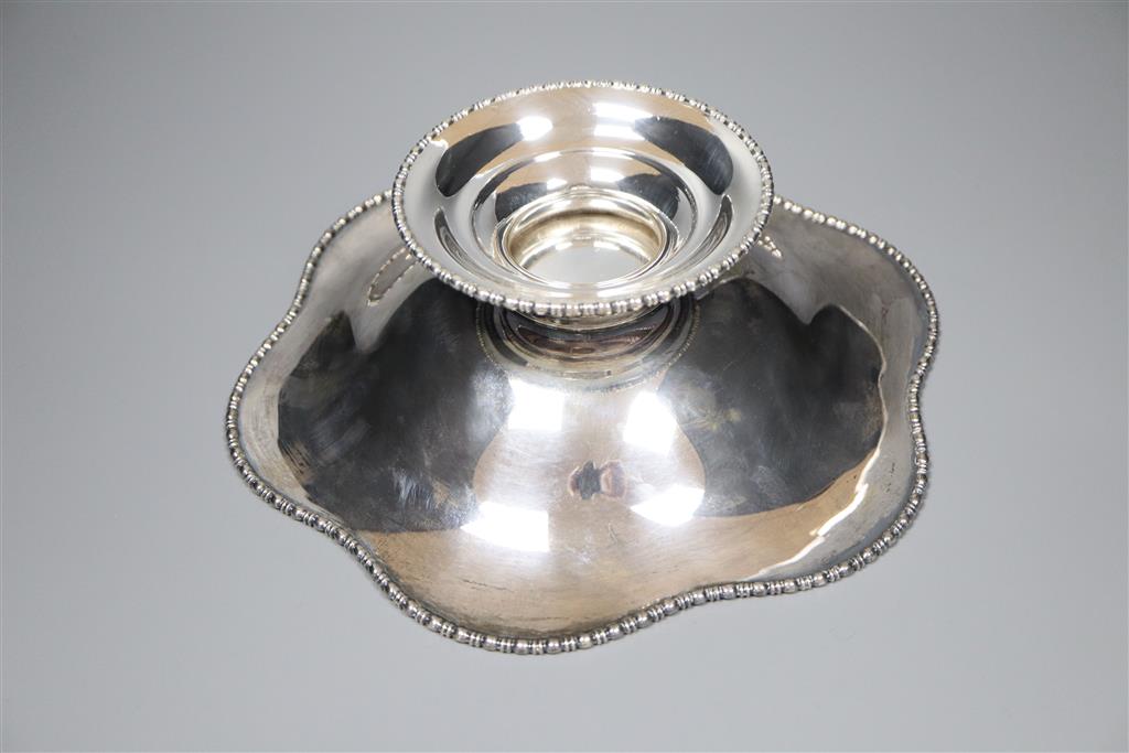 A circular silver tazza having shaped edge, engraved honeysuckle decoration and oval paterae Atkin Brothers, Sheffield, 1910,
